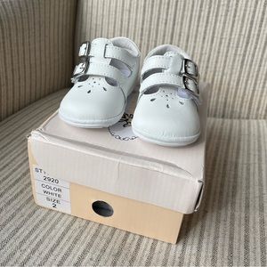 Baby girl Angel baby shoes. Size 2. White.